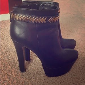 Black and gold pumps